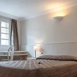 Grand De Hotel